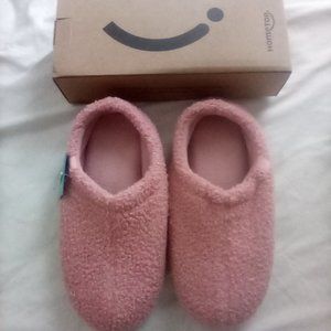 NIB with tags pink fleece Home top slippers with memory foam